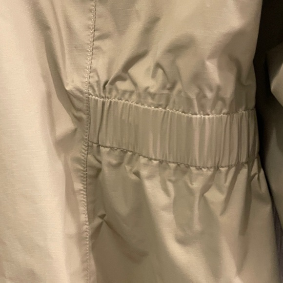 The North Face Khaki Windbreaker - Picture 9 of 11